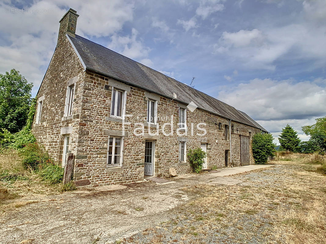 Maison à TESSY-SUR-VIRE