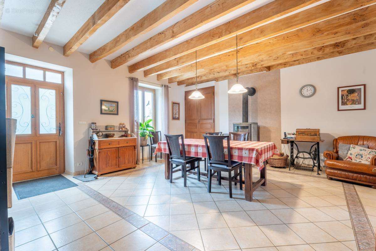 Appartement à SAINT-CHRISTOPHE-ET-LE-LARIS