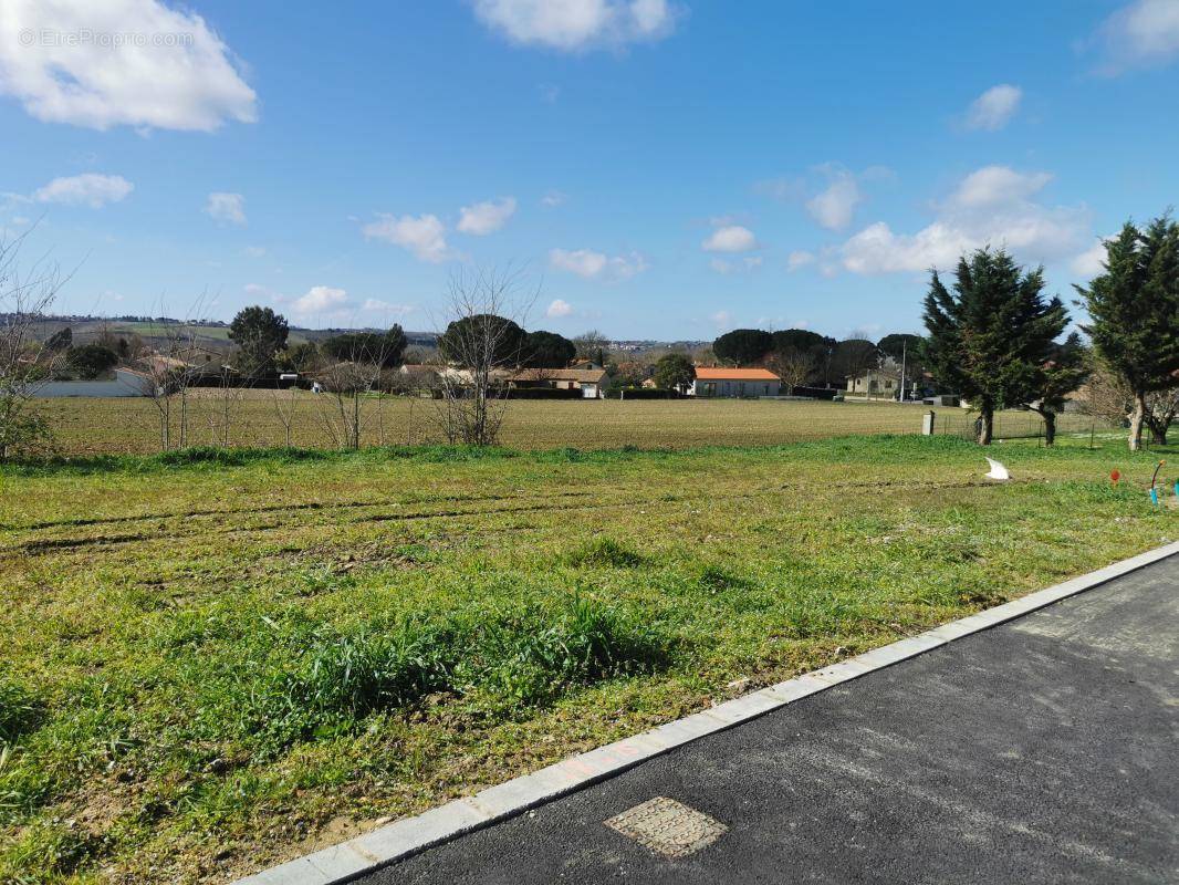 Terrain à CASTELMAUROU