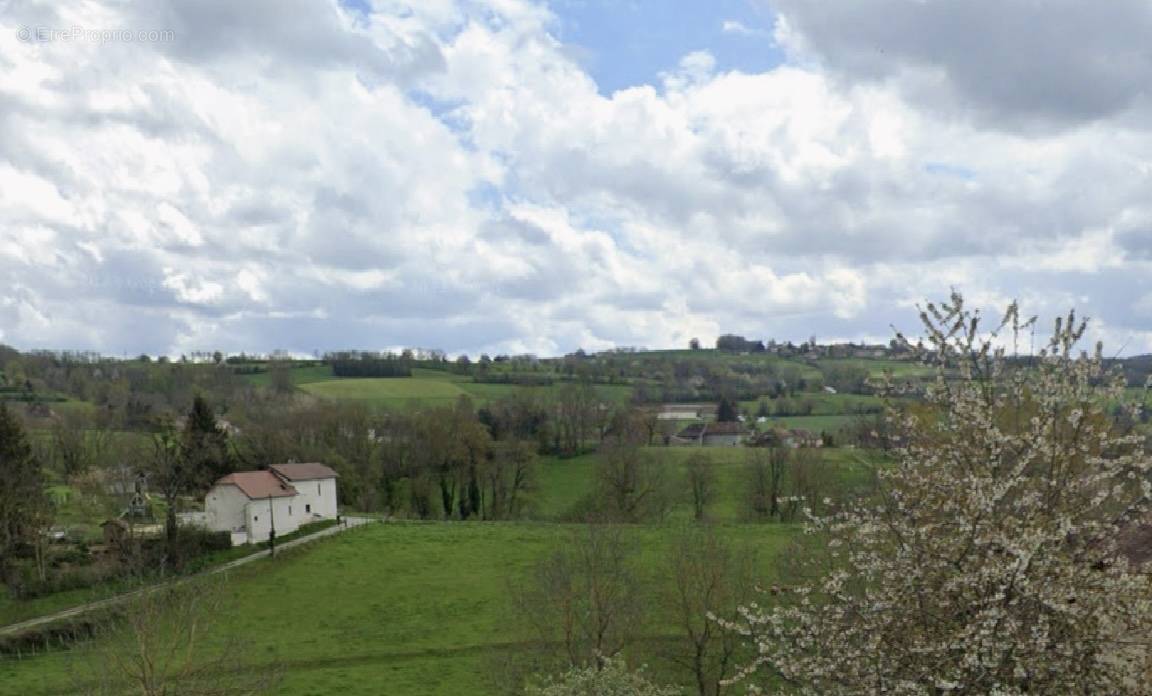 Terrain à MONTAGNIEU