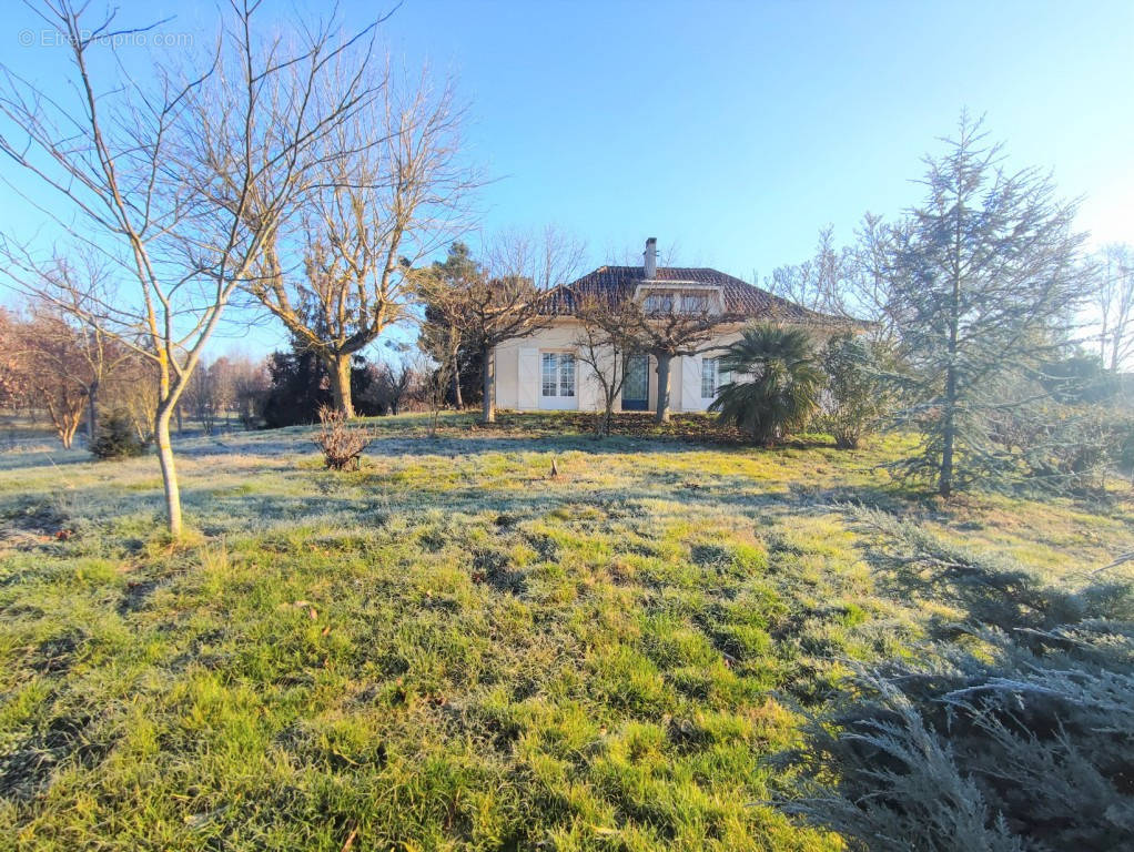 Maison à MONTBARTIER