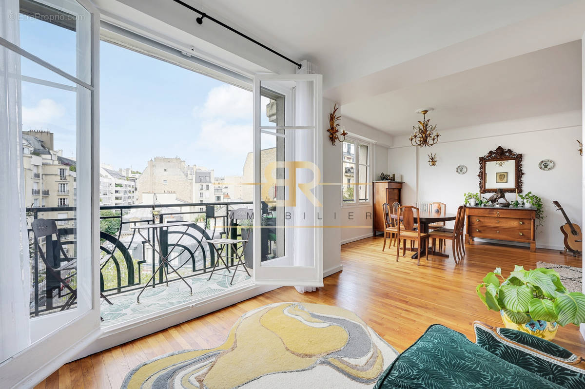 Appartement à PARIS-16E