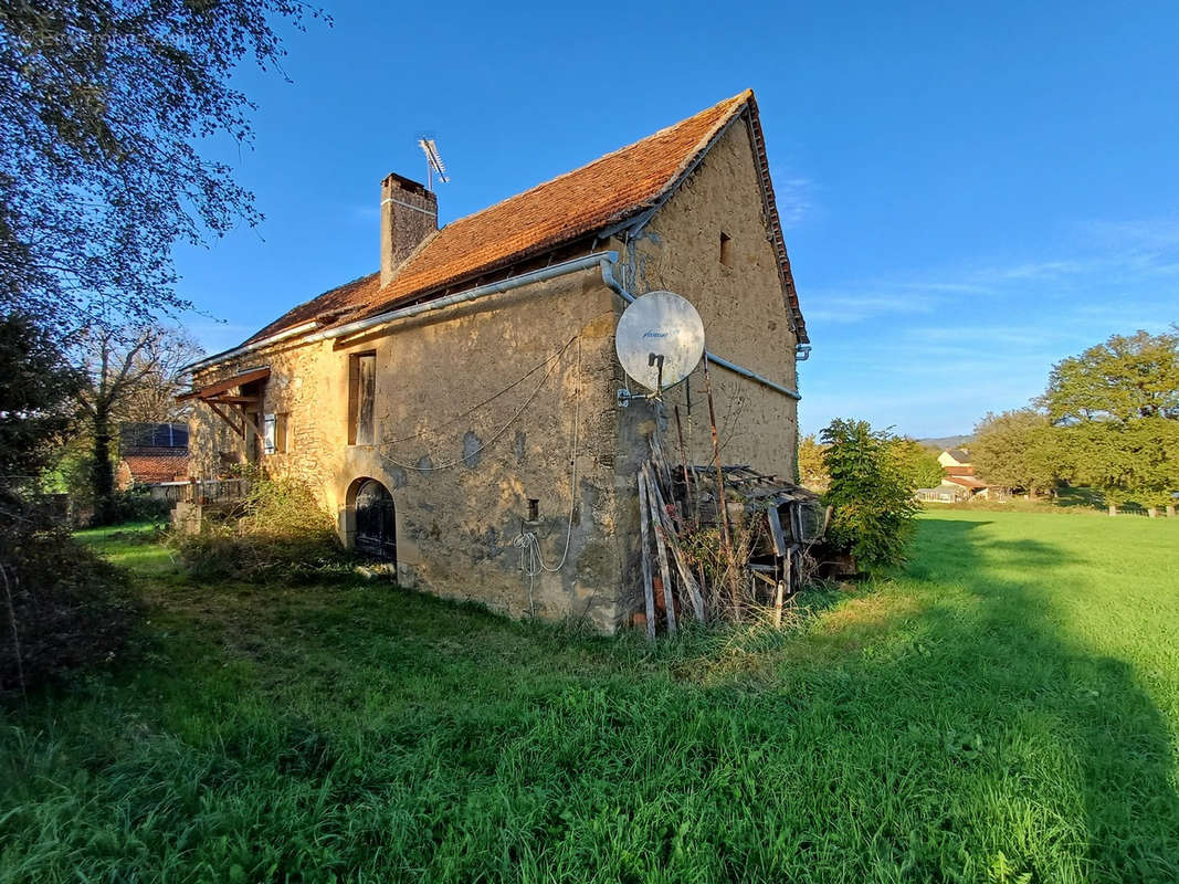 Maison à SALLES-COURBATIES