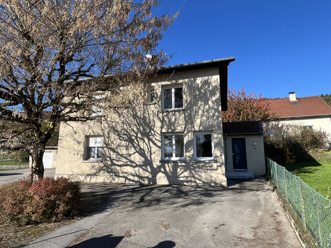 Maison à GENNES