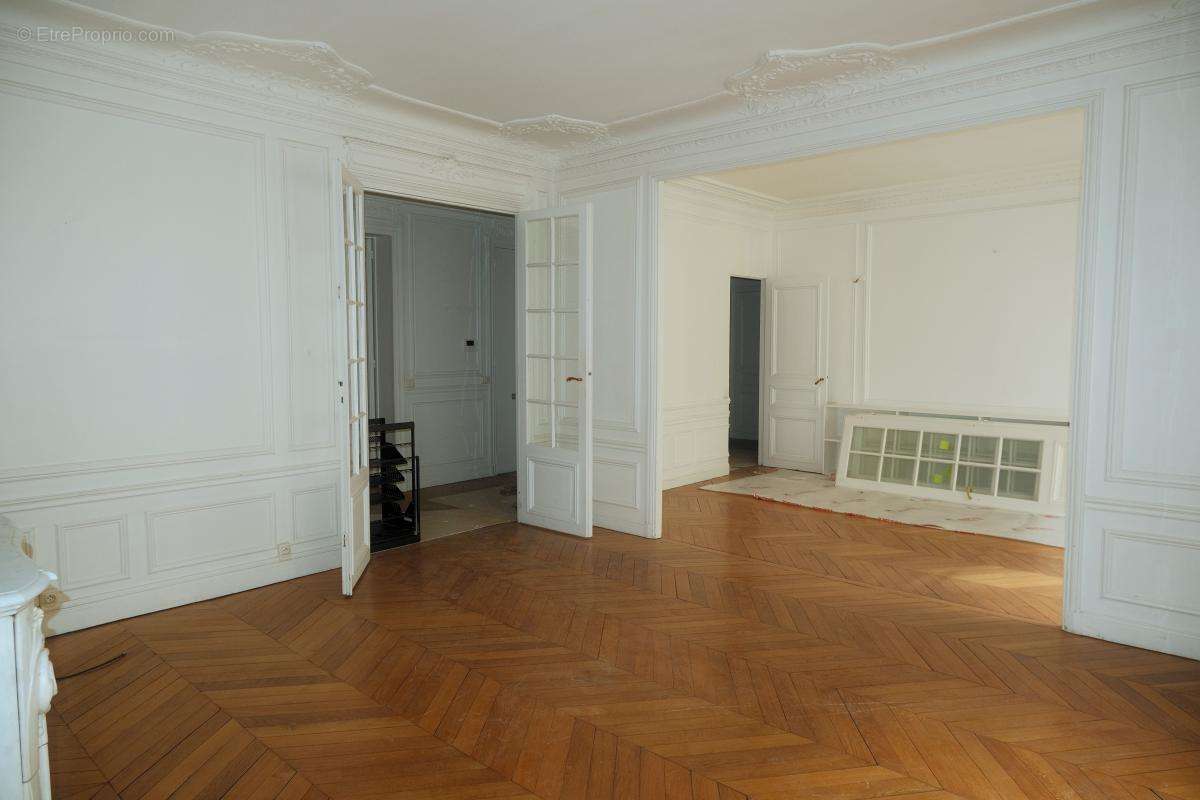 Appartement à PARIS-8E