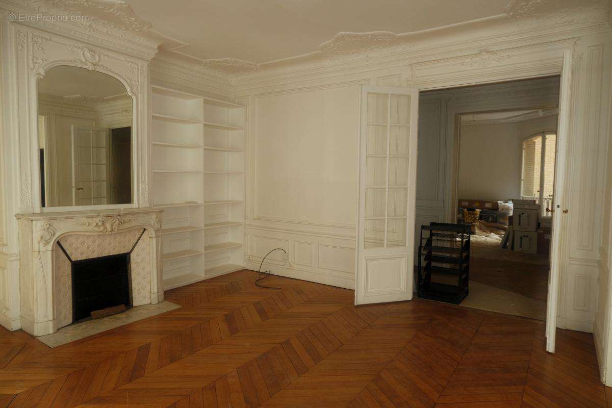 Appartement à PARIS-8E