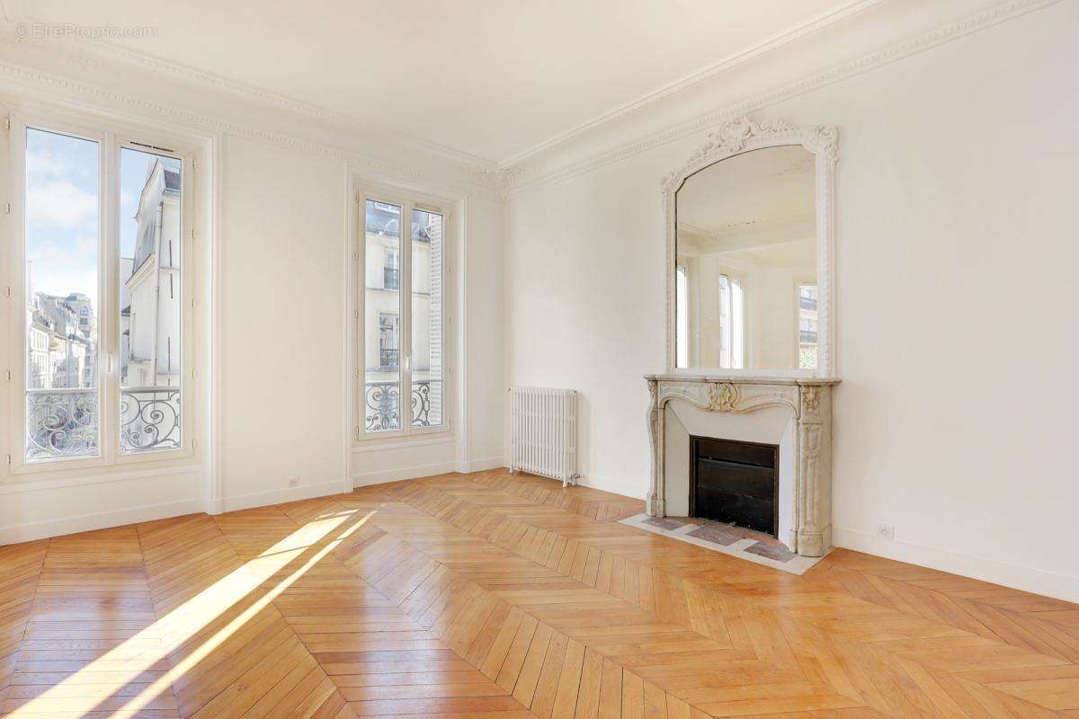 Appartement à PARIS-3E