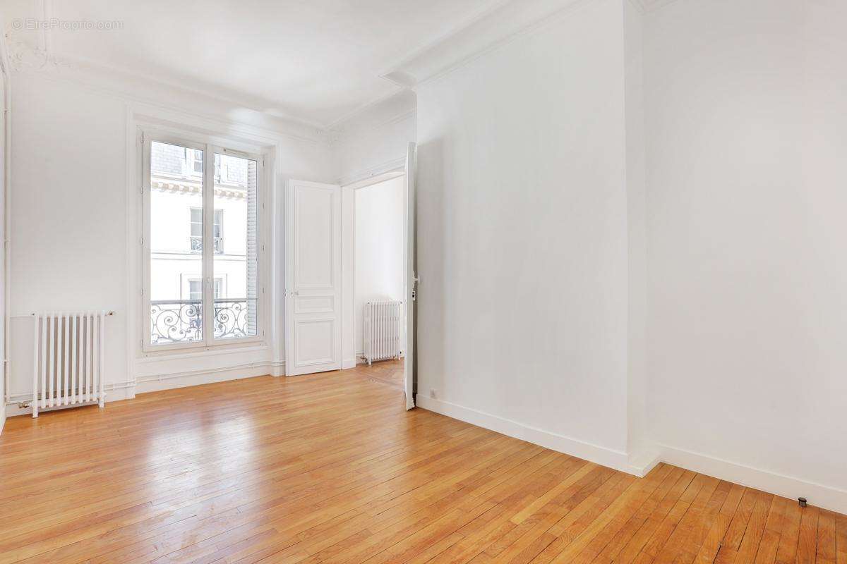 Appartement à PARIS-3E