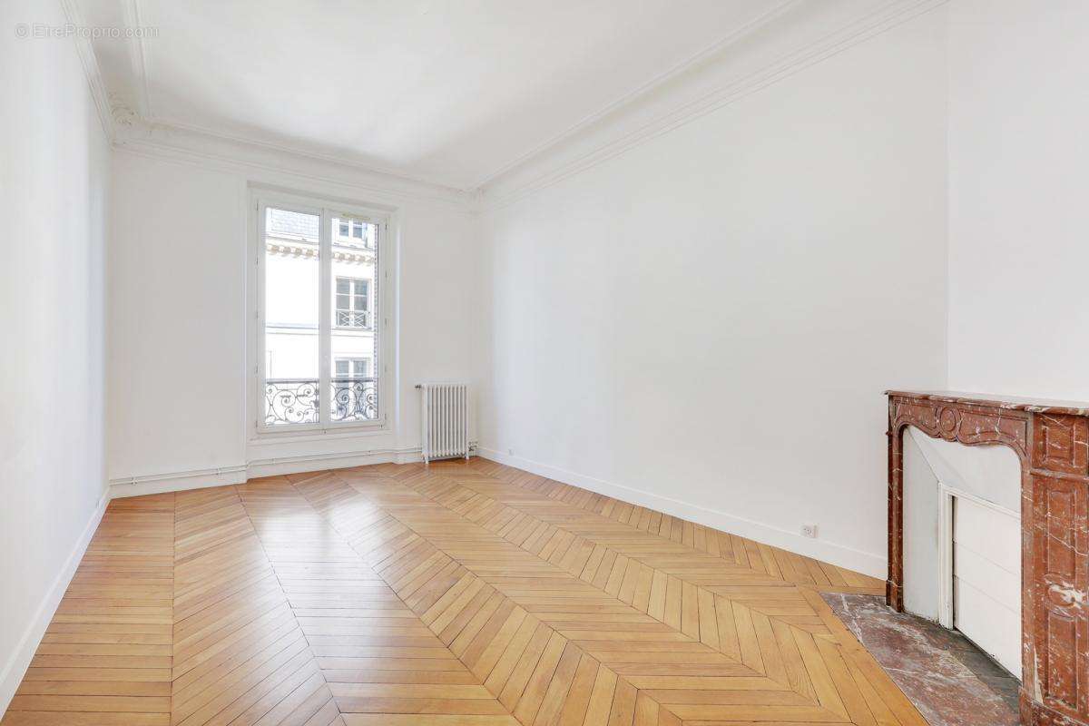 Appartement à PARIS-3E