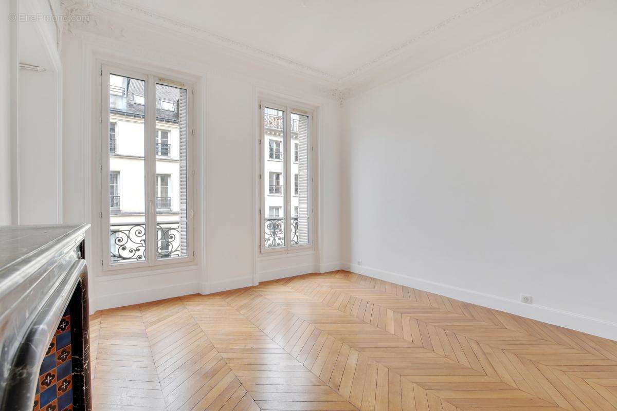 Appartement à PARIS-3E