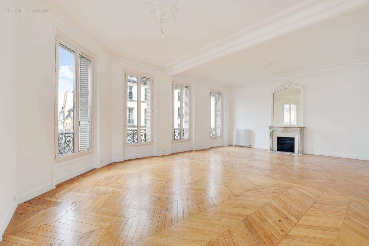 Appartement à PARIS-3E