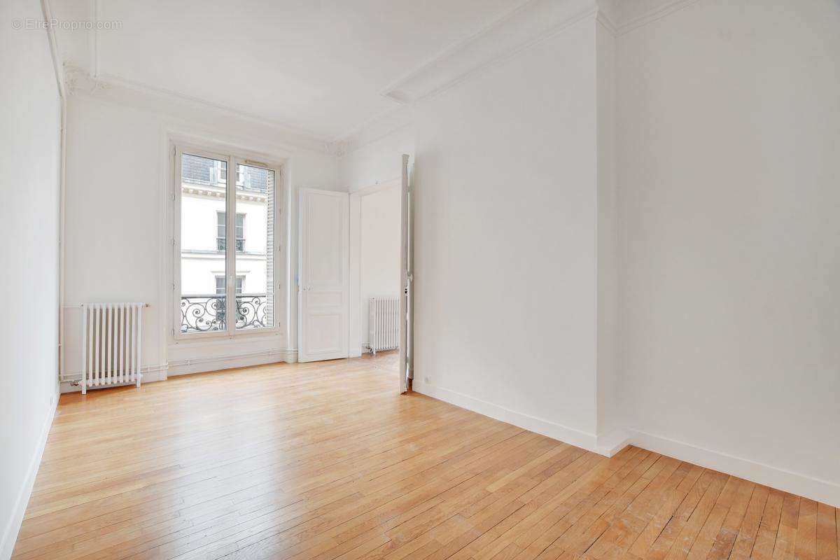 Appartement à PARIS-3E