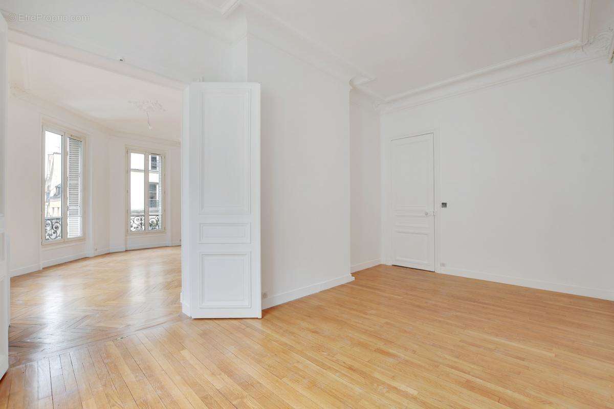 Appartement à PARIS-3E