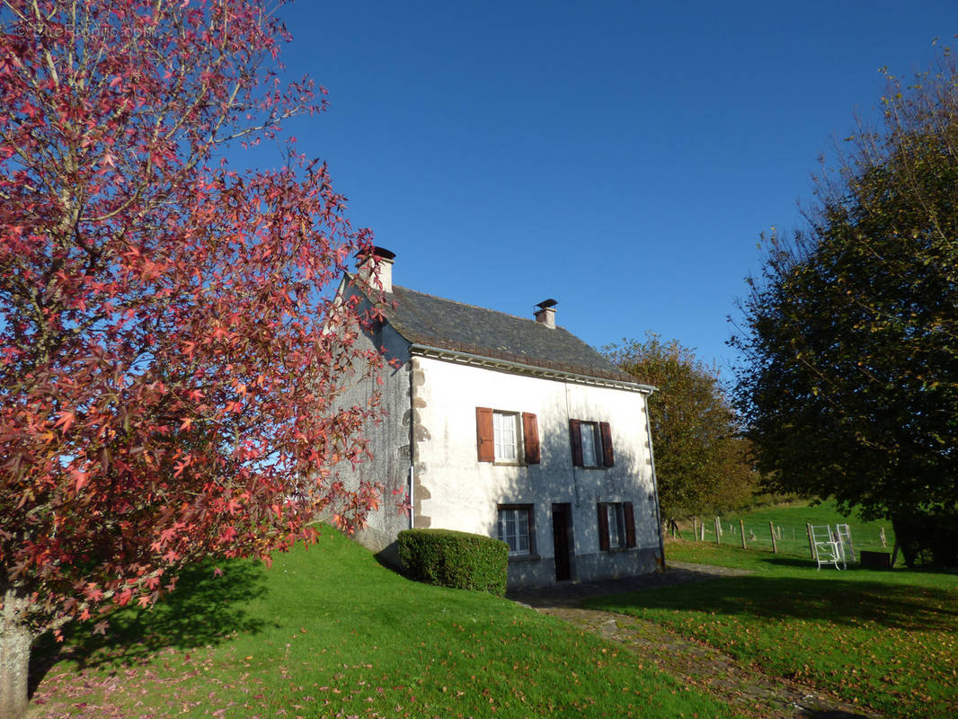 Maison à SAINT-MARTIN-CANTALES