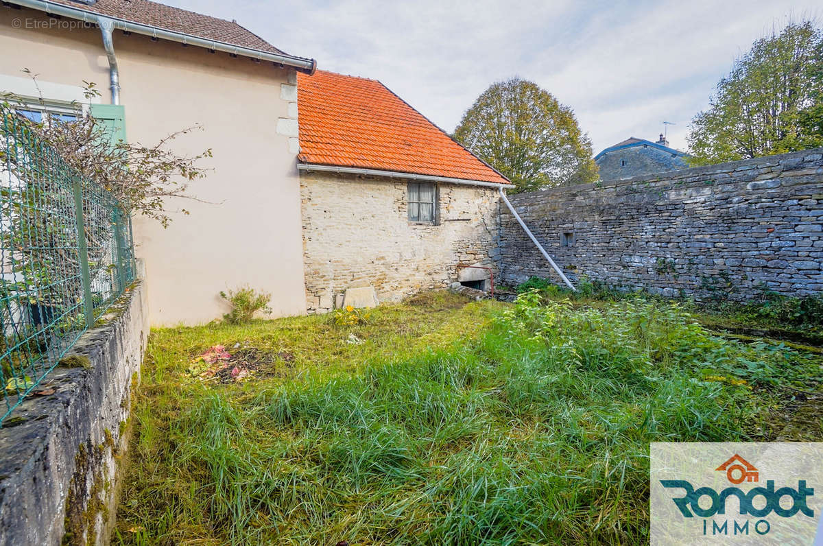 Maison à IS-SUR-TILLE