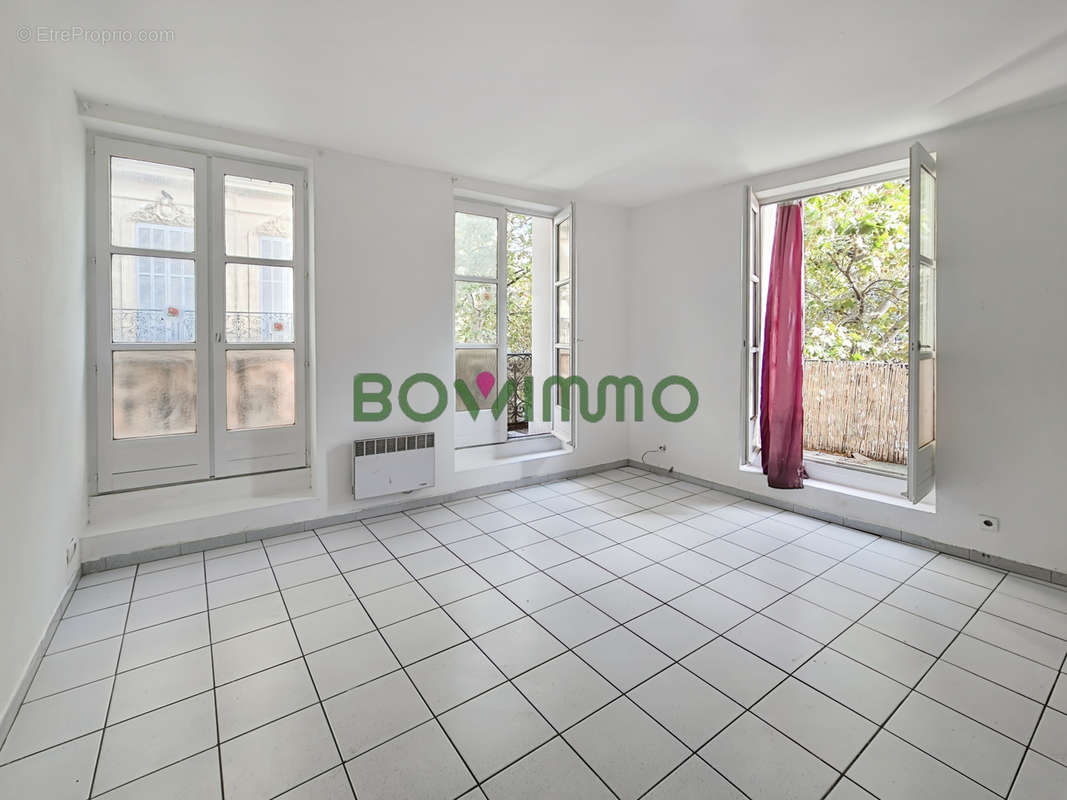 Appartement à MARSEILLE-1E