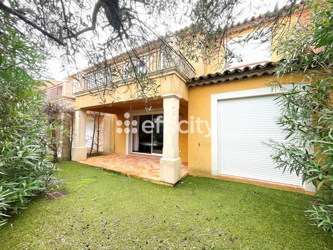 Maison à ROQUEBRUNE-SUR-ARGENS