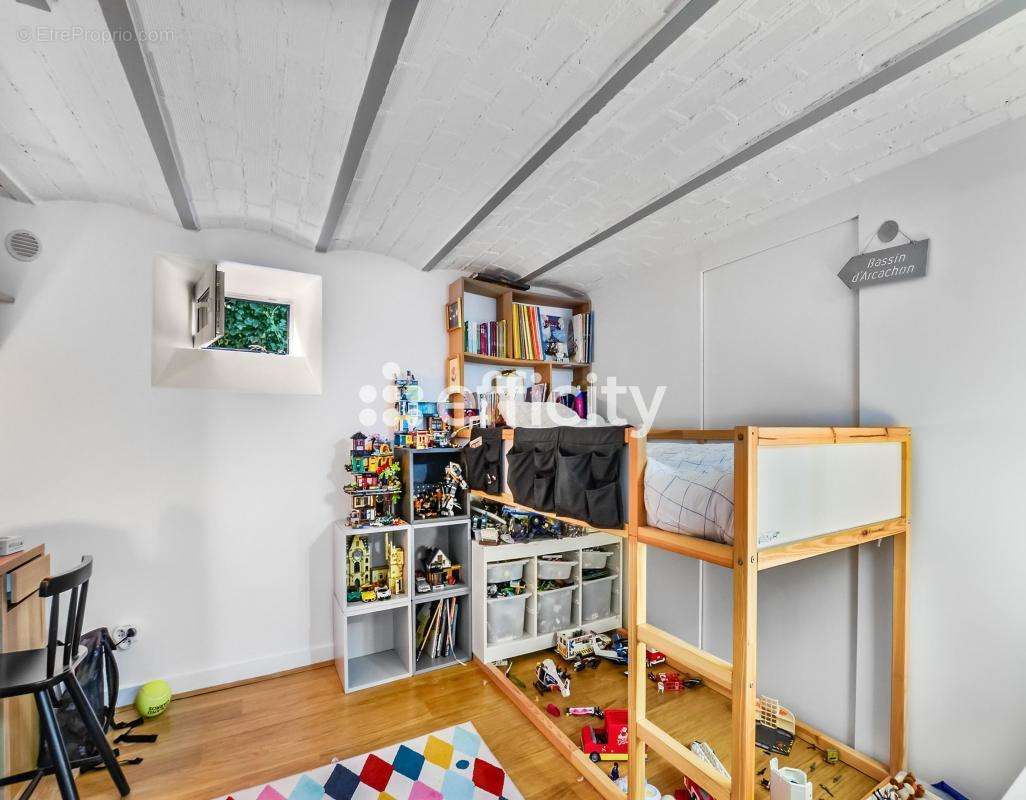 Appartement à COURBEVOIE