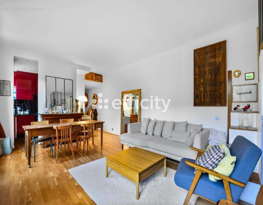 Appartement à COURBEVOIE