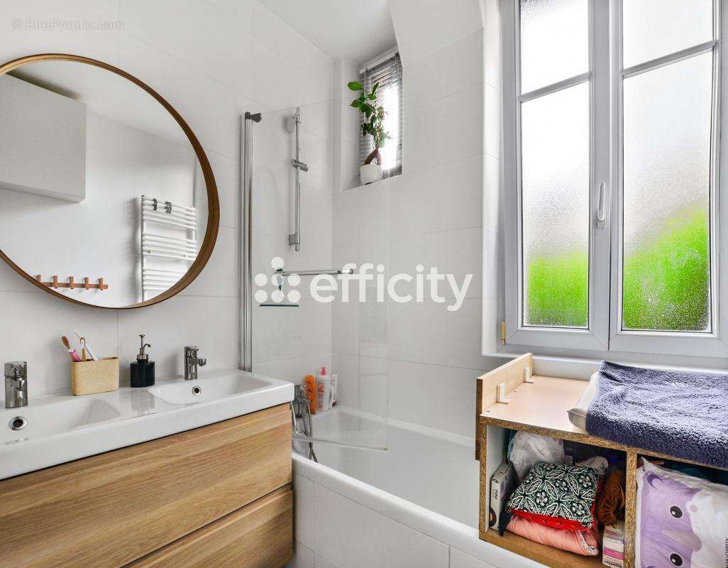 Appartement à COURBEVOIE