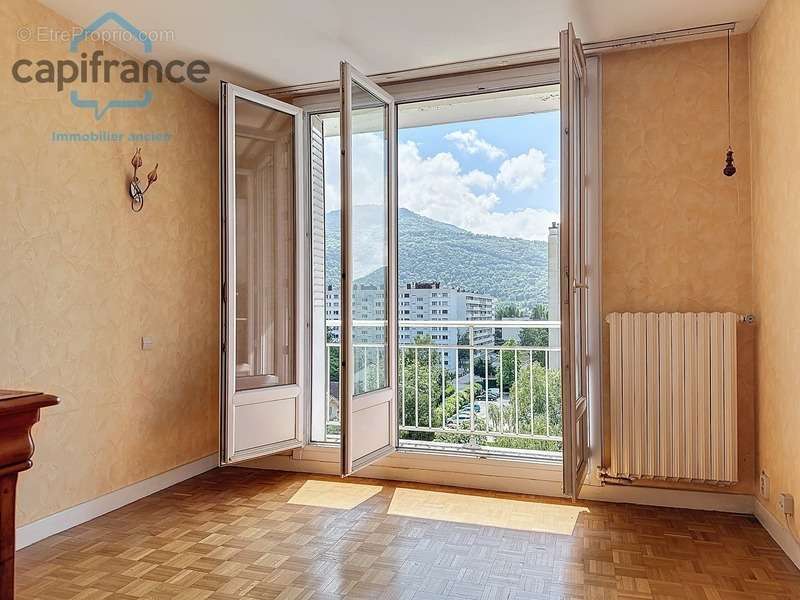 Appartement à SAINT-MARTIN-D&#039;HERES