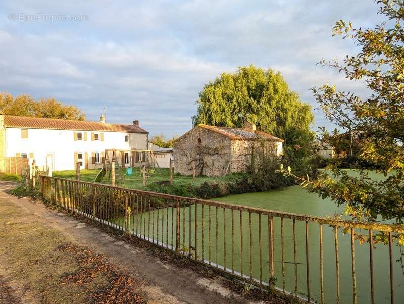 Maison à NUEIL-LES-AUBIERS