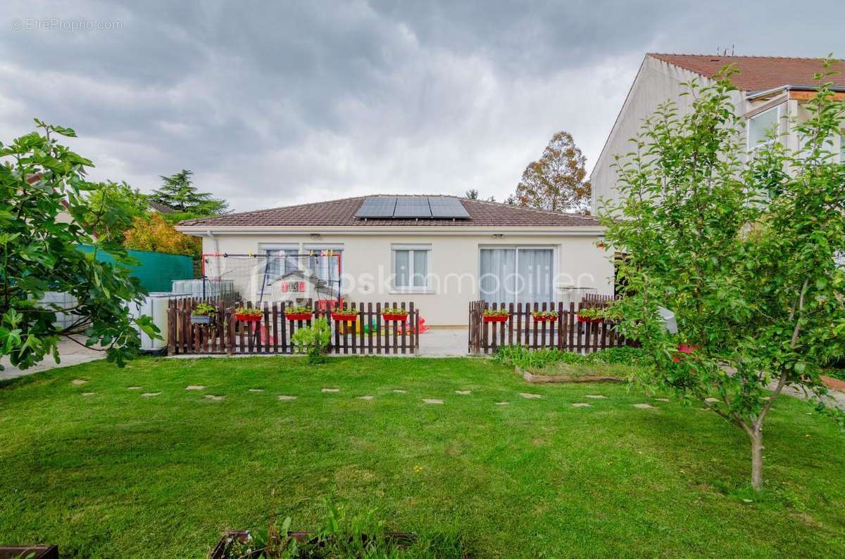 Maison à VERT-SAINT-DENIS