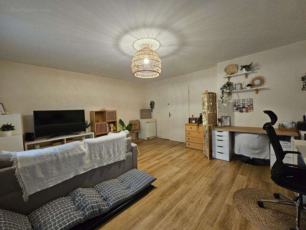 Appartement à BEAUCHAMP