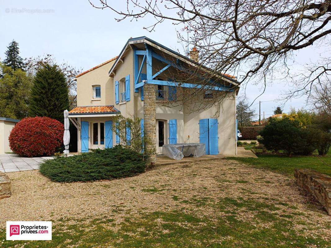 Maison à PARTHENAY