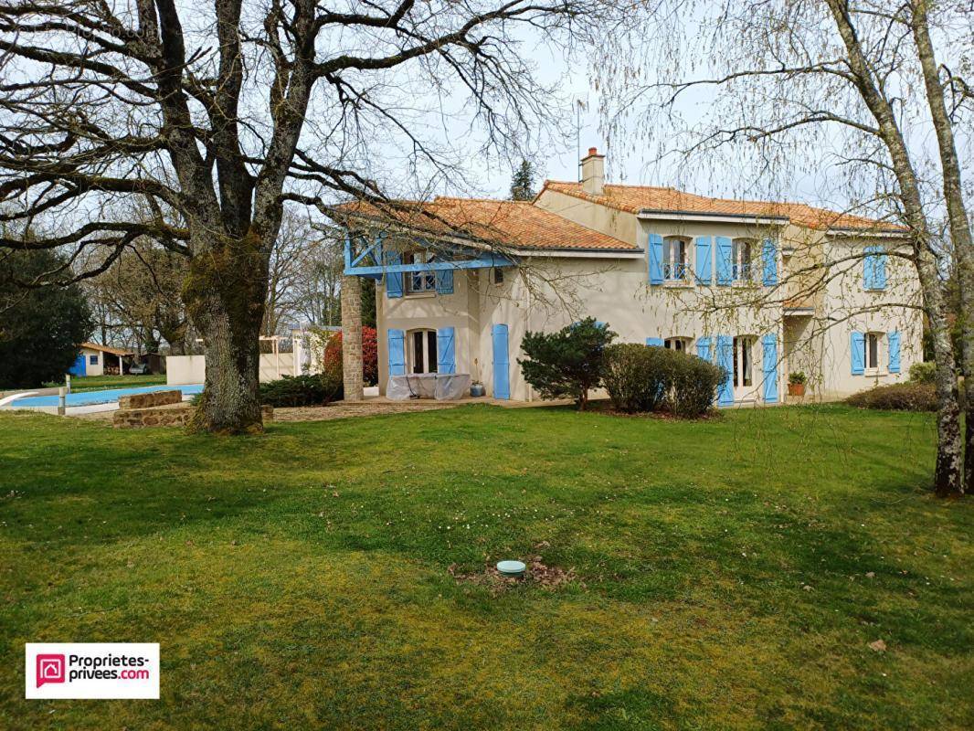 Maison à PARTHENAY