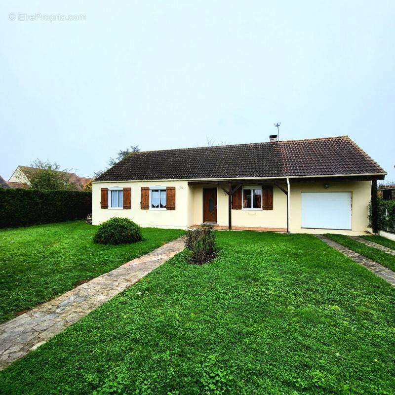 Maison à SAINT-LUBIN-DES-JONCHERETS