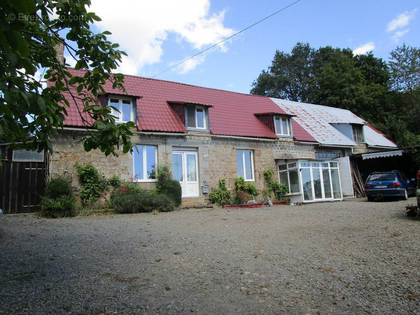 Maison à SAINT-CHRISTOPHE-DE-CHAULIEU