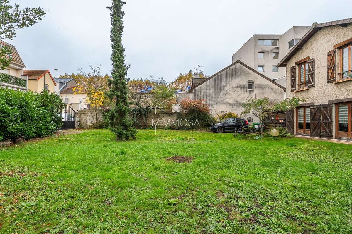 Terrain à LES PAVILLONS-SOUS-BOIS