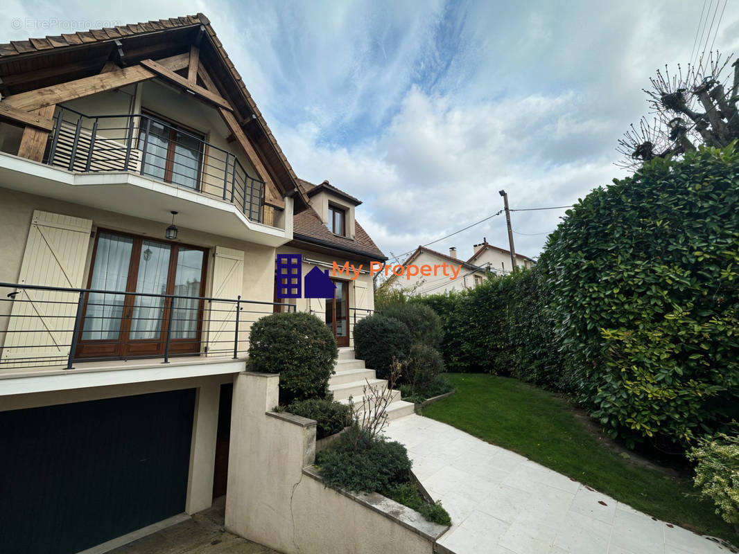 Maison à SARTROUVILLE