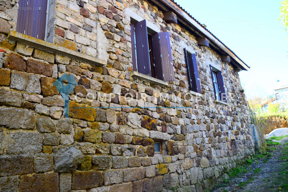 Maison à COUCOURON