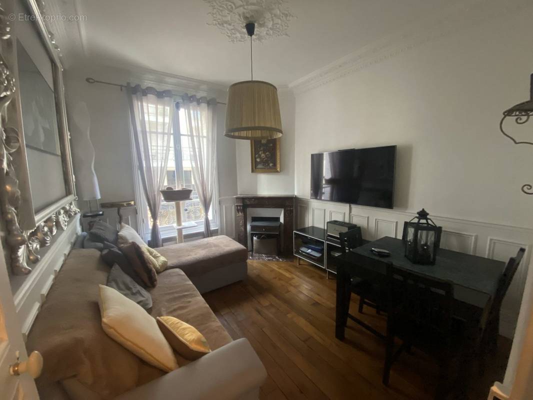 Appartement à COURBEVOIE