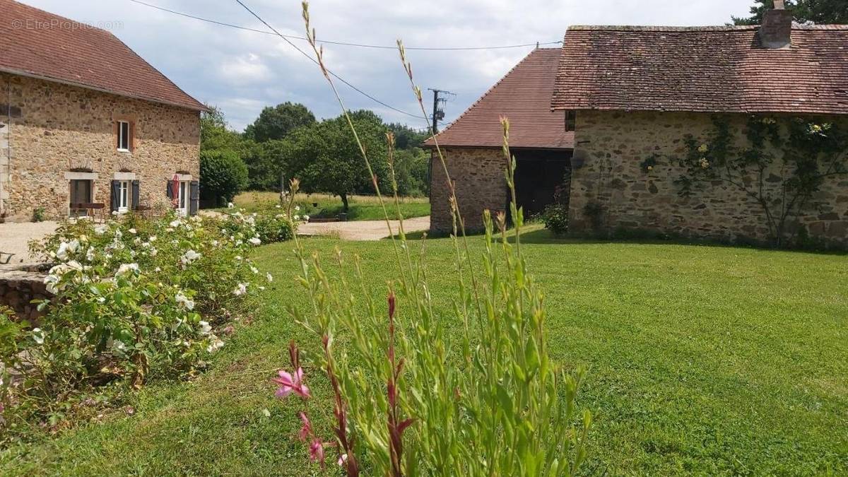 Maison à SAINT-YRIEIX-LA-PERCHE