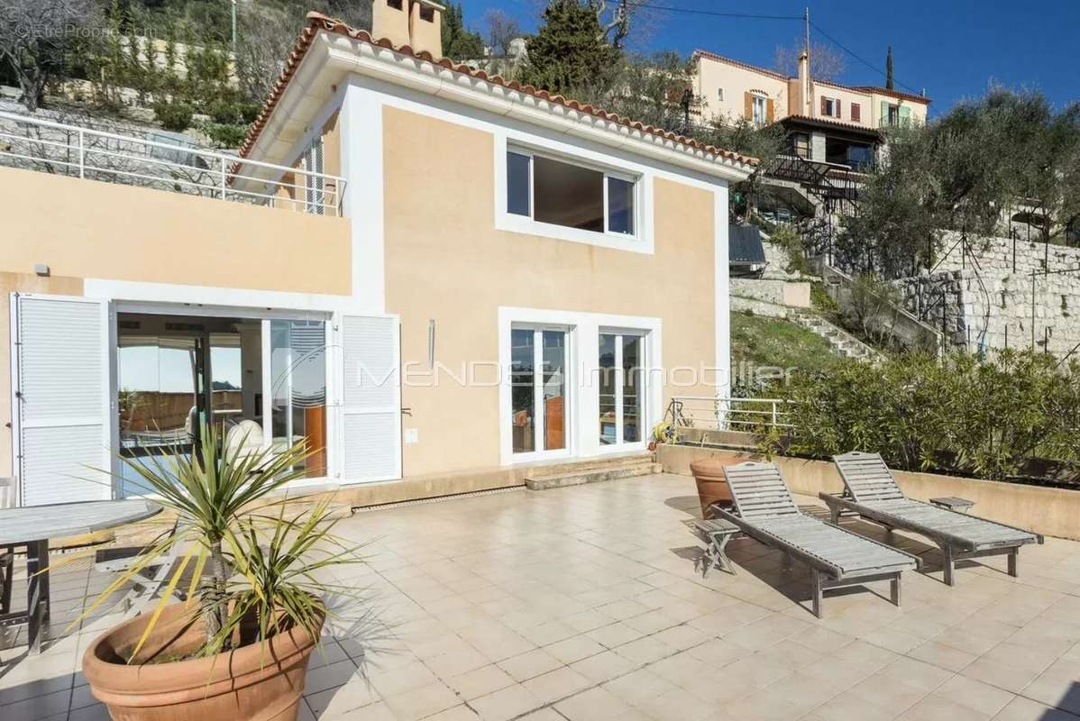 Appartement à EZE