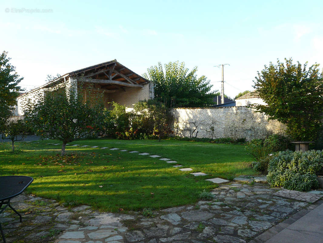 Maison à SAINT-SATURNIN-DU-BOIS