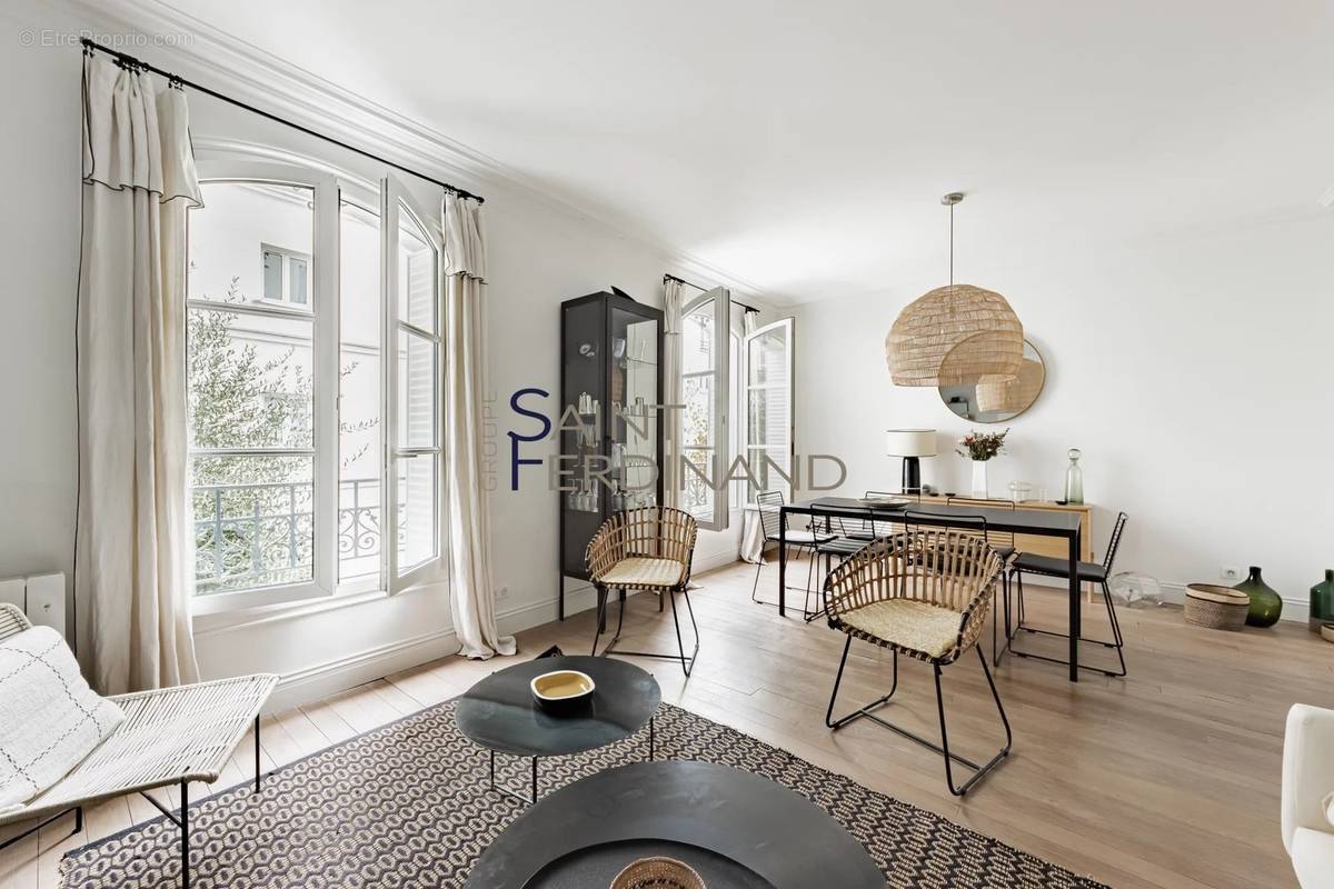 Appartement à PARIS-17E