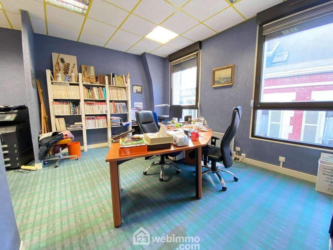 Une pièce de 27 m² pouvant faire office de deux bureaux - Appartement à LAON