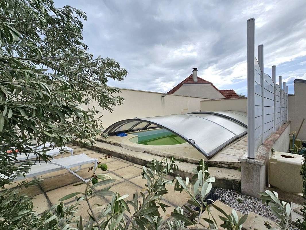 Avec piscine chauffée - Maison à JUVINCOURT-ET-DAMARY