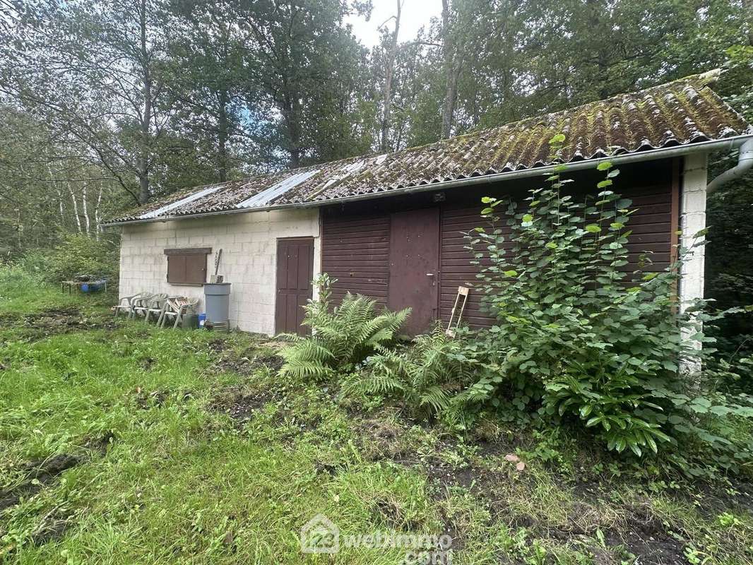 Ce bâtiment, trés pratique ! - Terrain à MERLIEUX-ET-FOUQUEROLLES