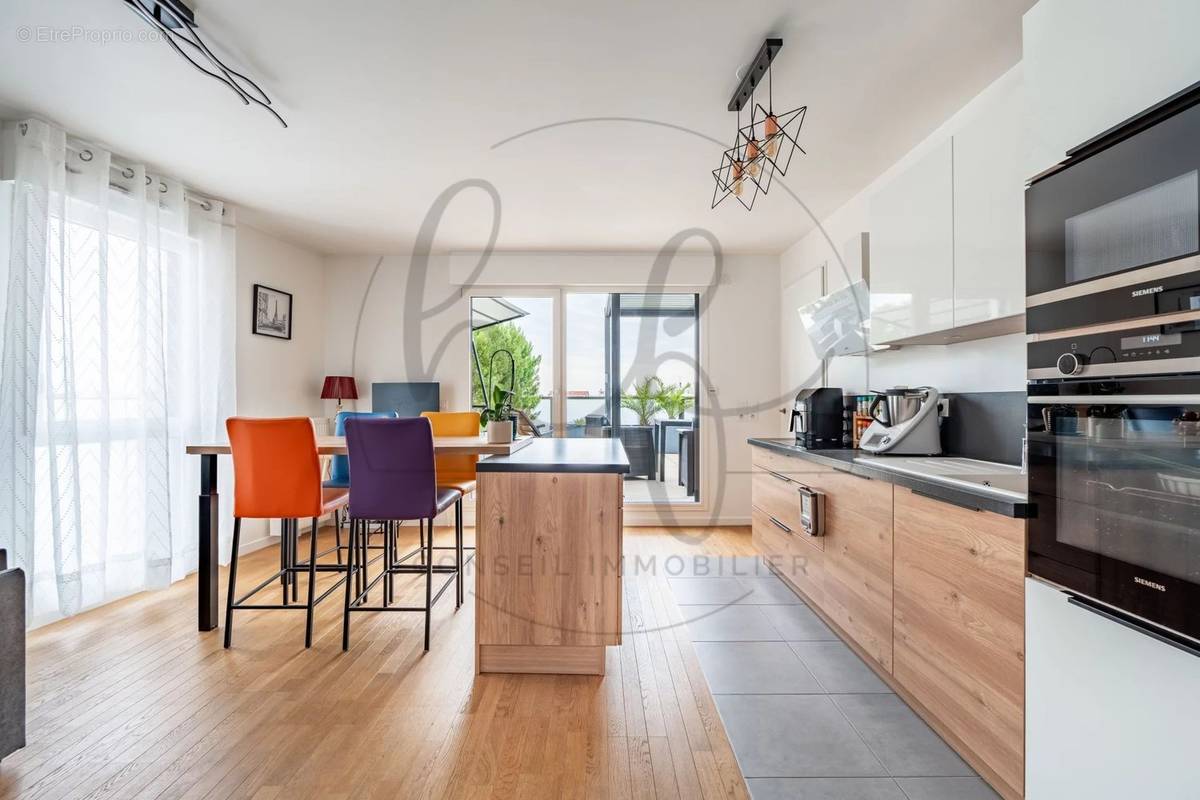 Appartement à LA GARENNE-COLOMBES