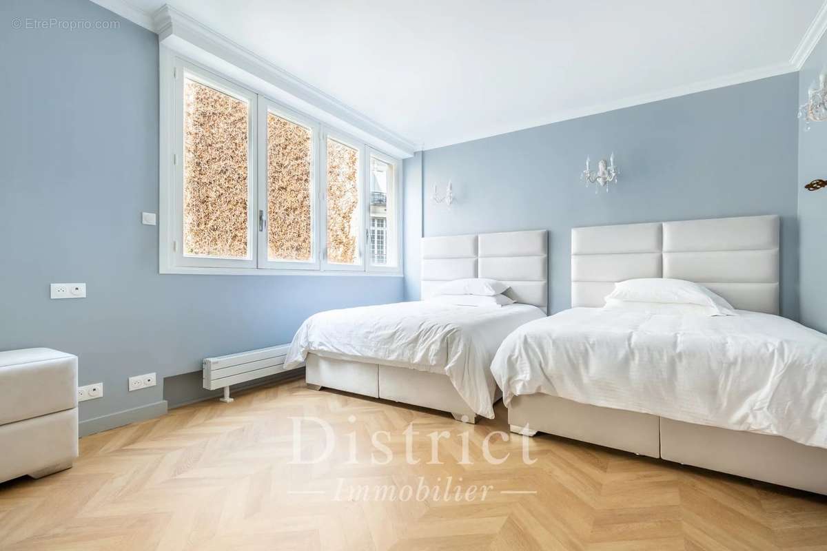 Appartement à PARIS-8E