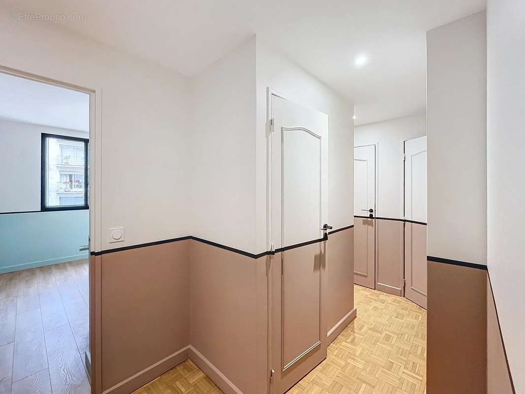 Appartement à PARIS-16E