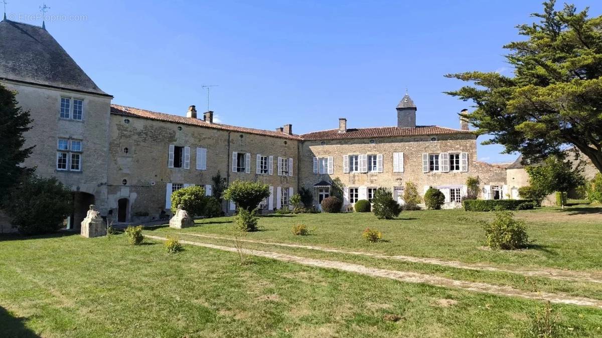 Maison à BEAUVOIR-SUR-NIORT