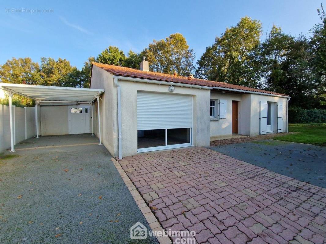 Façade donnant sur l&#039;impasse - Maison à LA ROCHE-SUR-YON