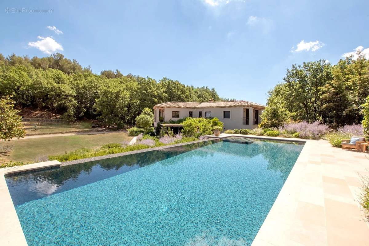 Maison à CHATEAUNEUF-GRASSE