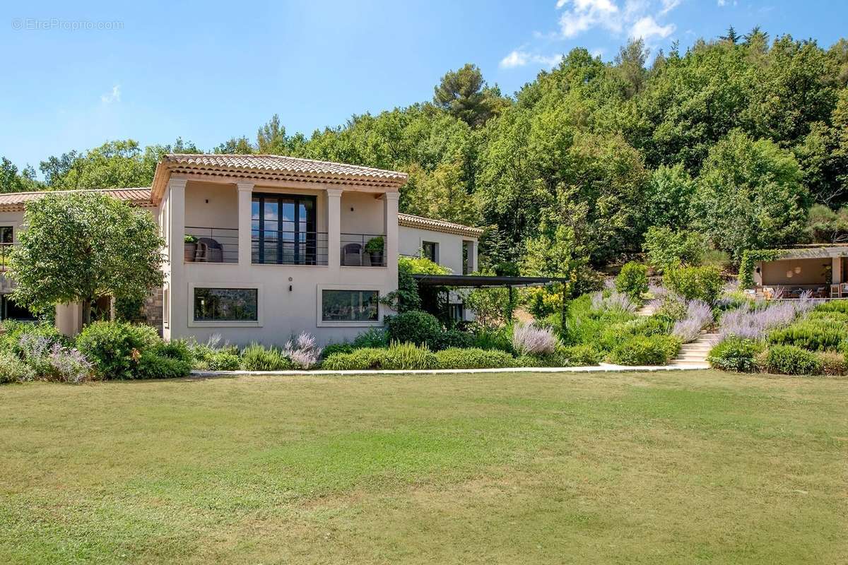 Maison à CHATEAUNEUF-GRASSE